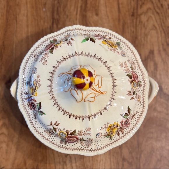 ANTIQUE RIDGWAYS ENGLAND
LYNTON FLORAL 8 IN ROUND
COVERED VEGETABLE DISH - Picture 2 of 11